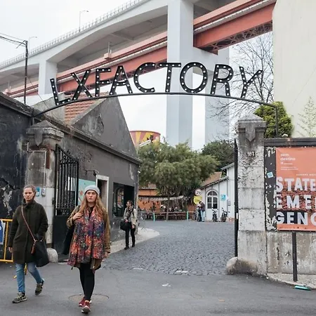 Bright Alcantara Escape With Ac דירה